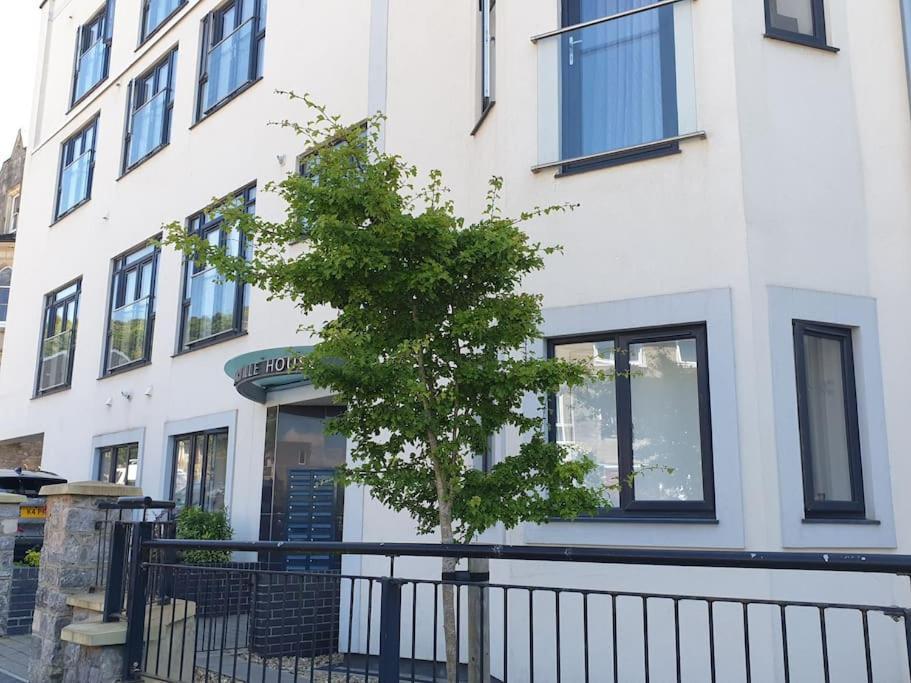 Modern Apartment With Stunning Sea View Weston-super-Mare Zewnętrze zdjęcie