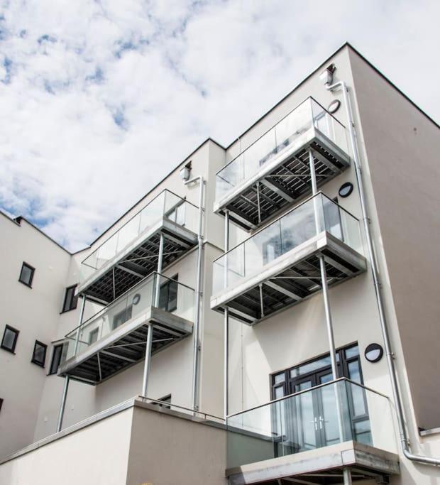 Modern Apartment With Stunning Sea View Weston-super-Mare Zewnętrze zdjęcie