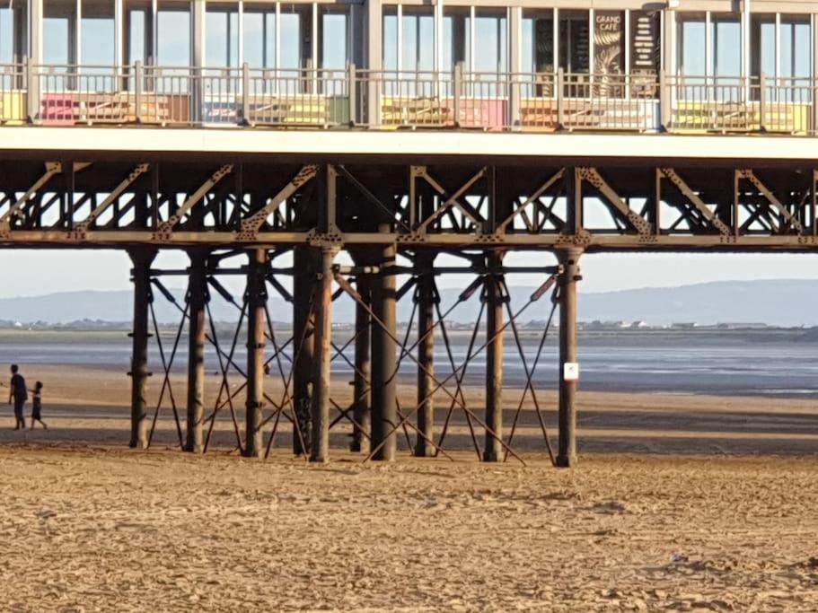 Modern Apartment With Stunning Sea View Weston-super-Mare Zewnętrze zdjęcie