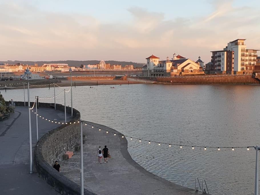 Modern Apartment With Stunning Sea View Weston-super-Mare Zewnętrze zdjęcie