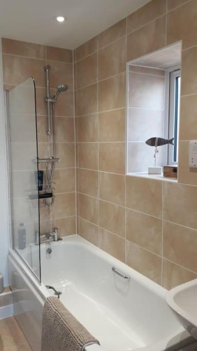Modern Apartment With Stunning Sea View Weston-super-Mare Zewnętrze zdjęcie